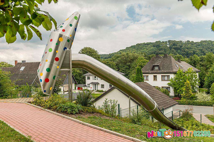 Children's outdoor stainless steel slide play equipment manufacturers need to pay attention