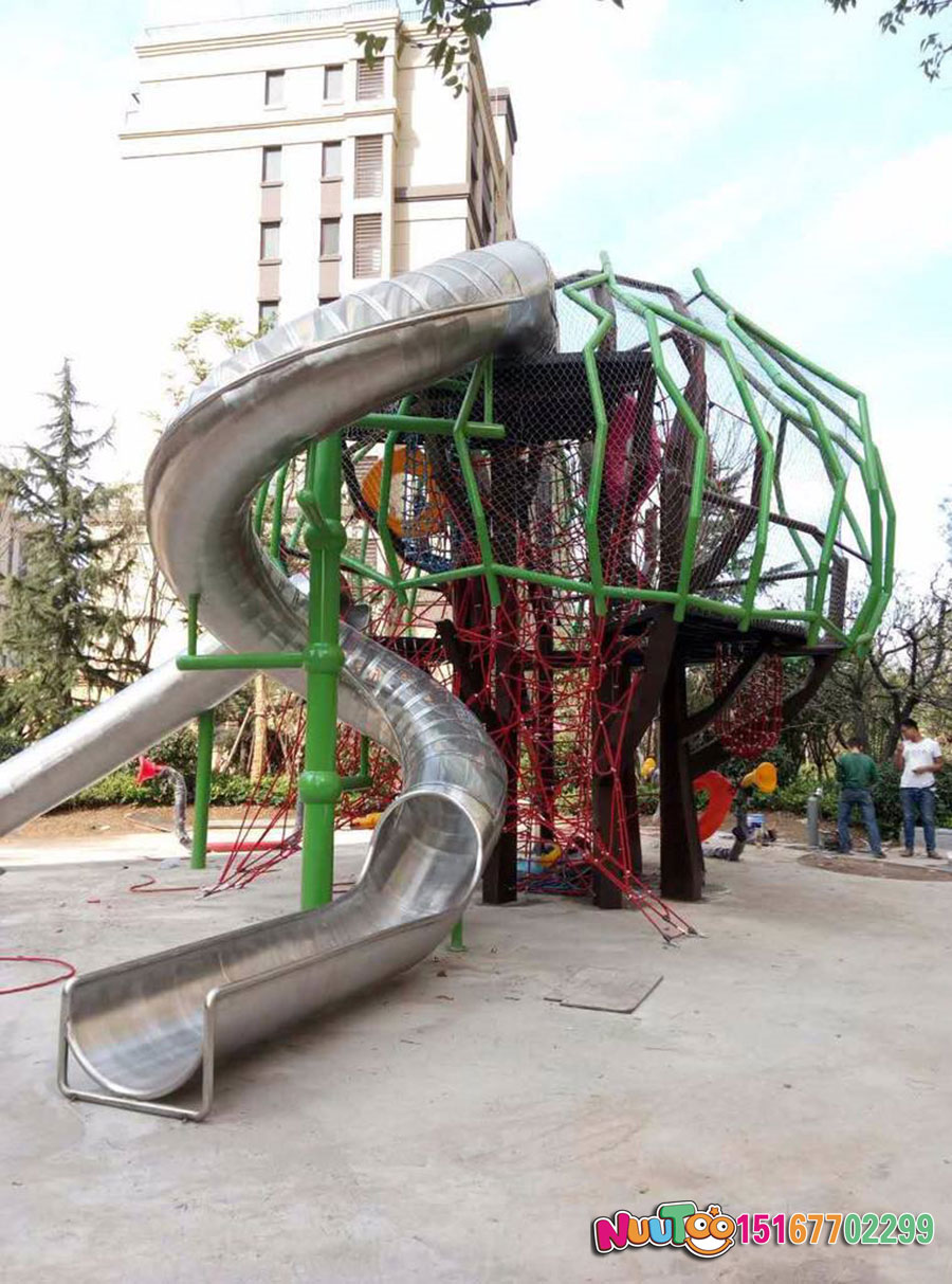 What is the development space of a non-powered play equipment? There are several different modes