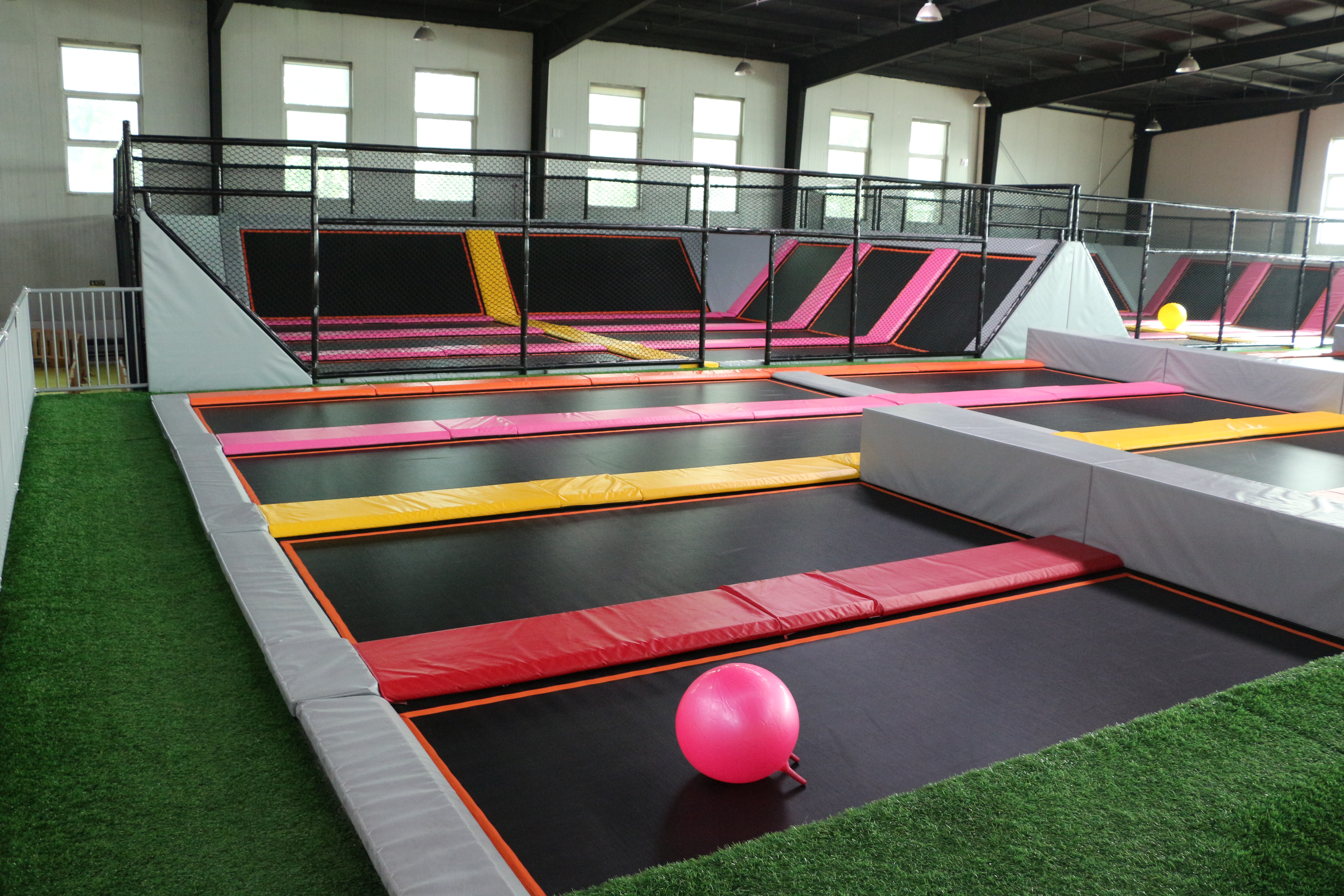 Children's trampoline hidden dangers, the cost is not low, the maintenance depends on the business conscious
