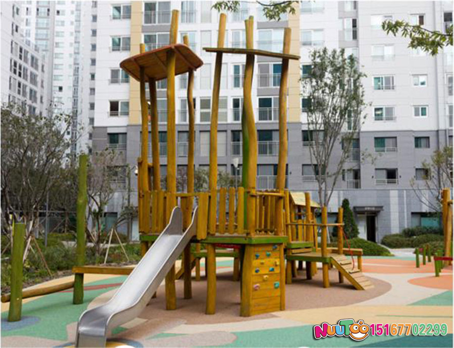 Can wooden play equipment withstand the sun and rain?