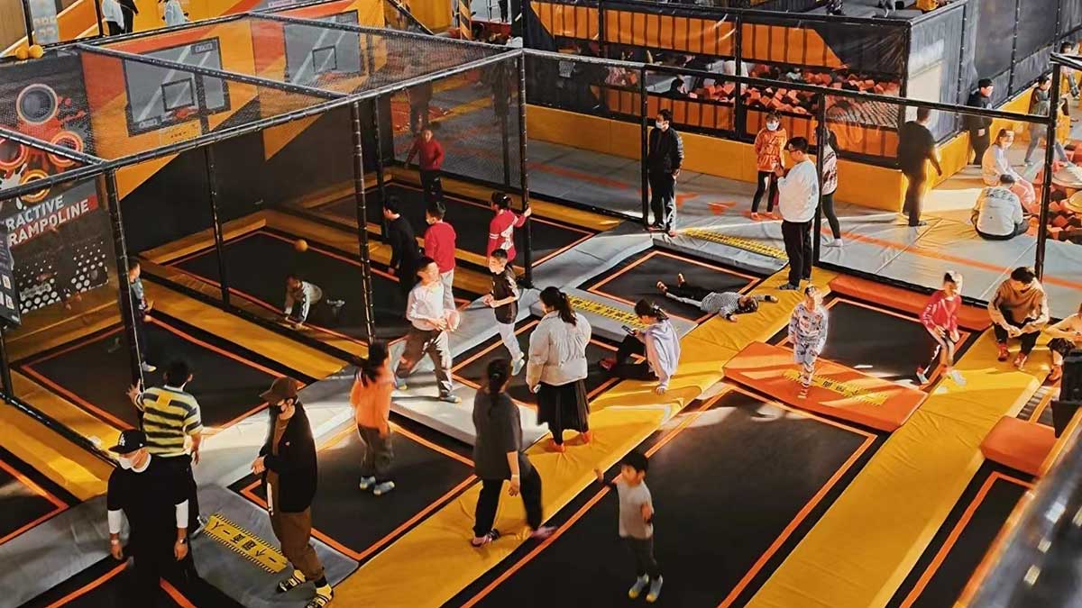 indoor zipline and trampoline park (7)