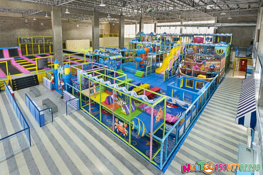 How is the atmosphere of the indoor children's paradise?