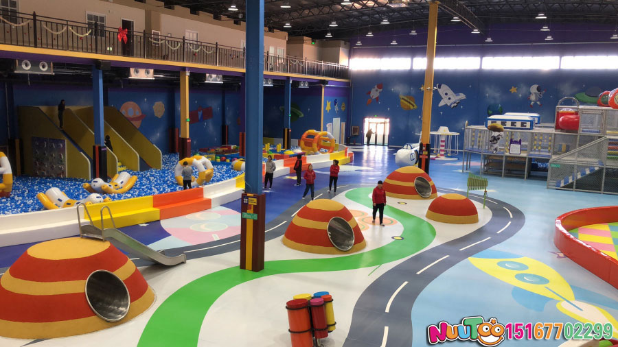 What are the indoor children's play?