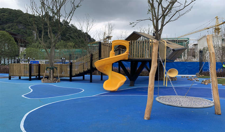 What is the future development prospect of a non-powered amusement equipment?