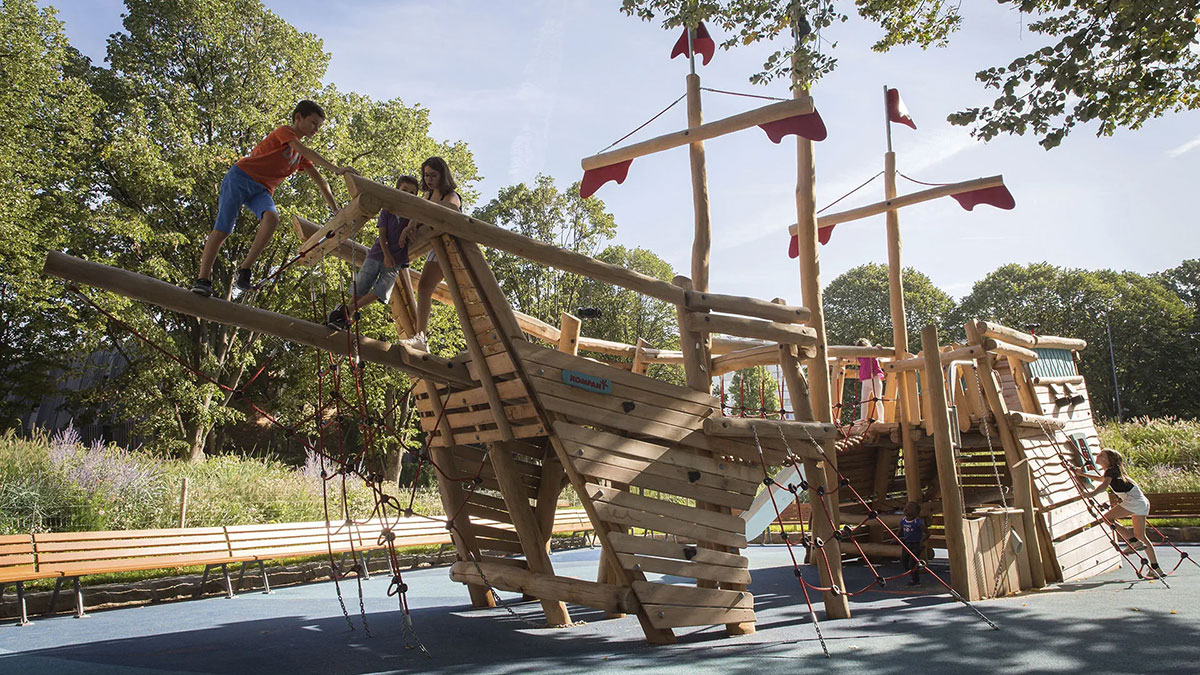 kids pirate ship playground (1)