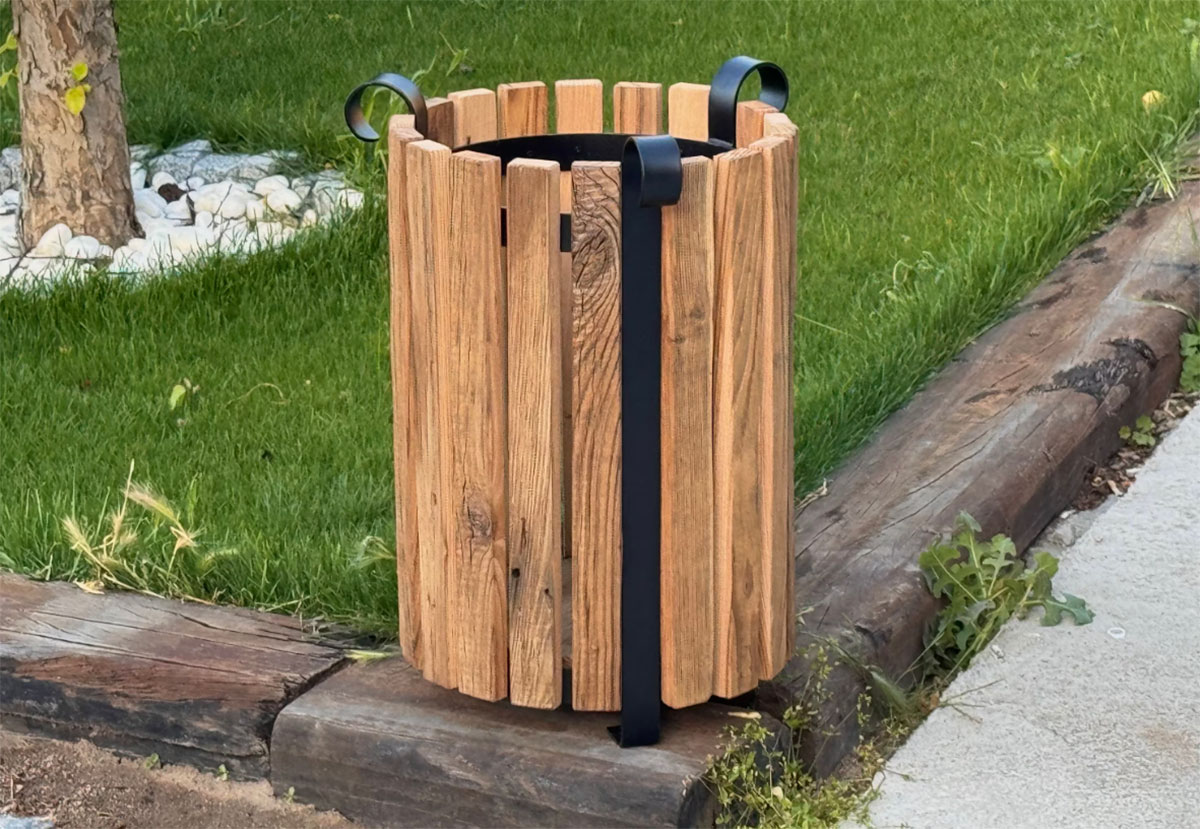 Wooden rubbish bin (5)