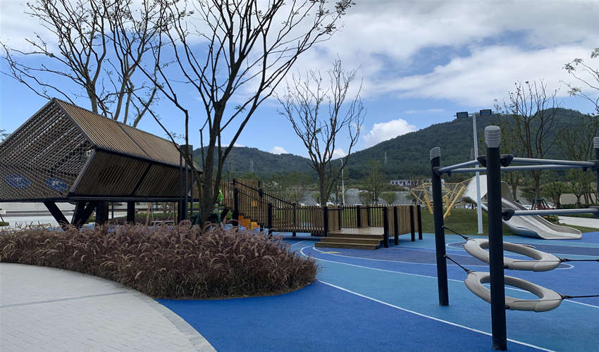 Chau play provides professional custom non-standard amusement equipment