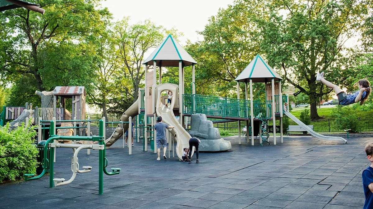 outdoor children's play equipment (1)
