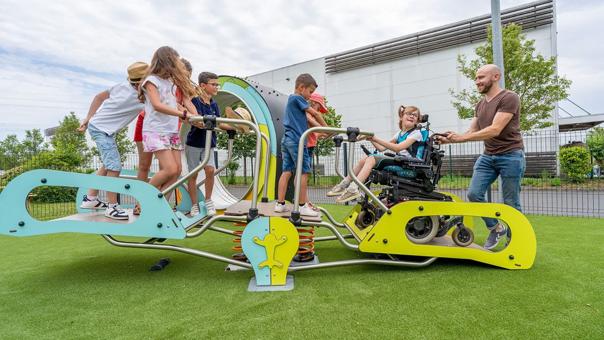 Outdoor children's play (4)