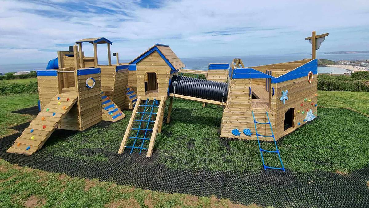 Which Manufacturer Is Better In The Outdoor Children's Play Equipment?