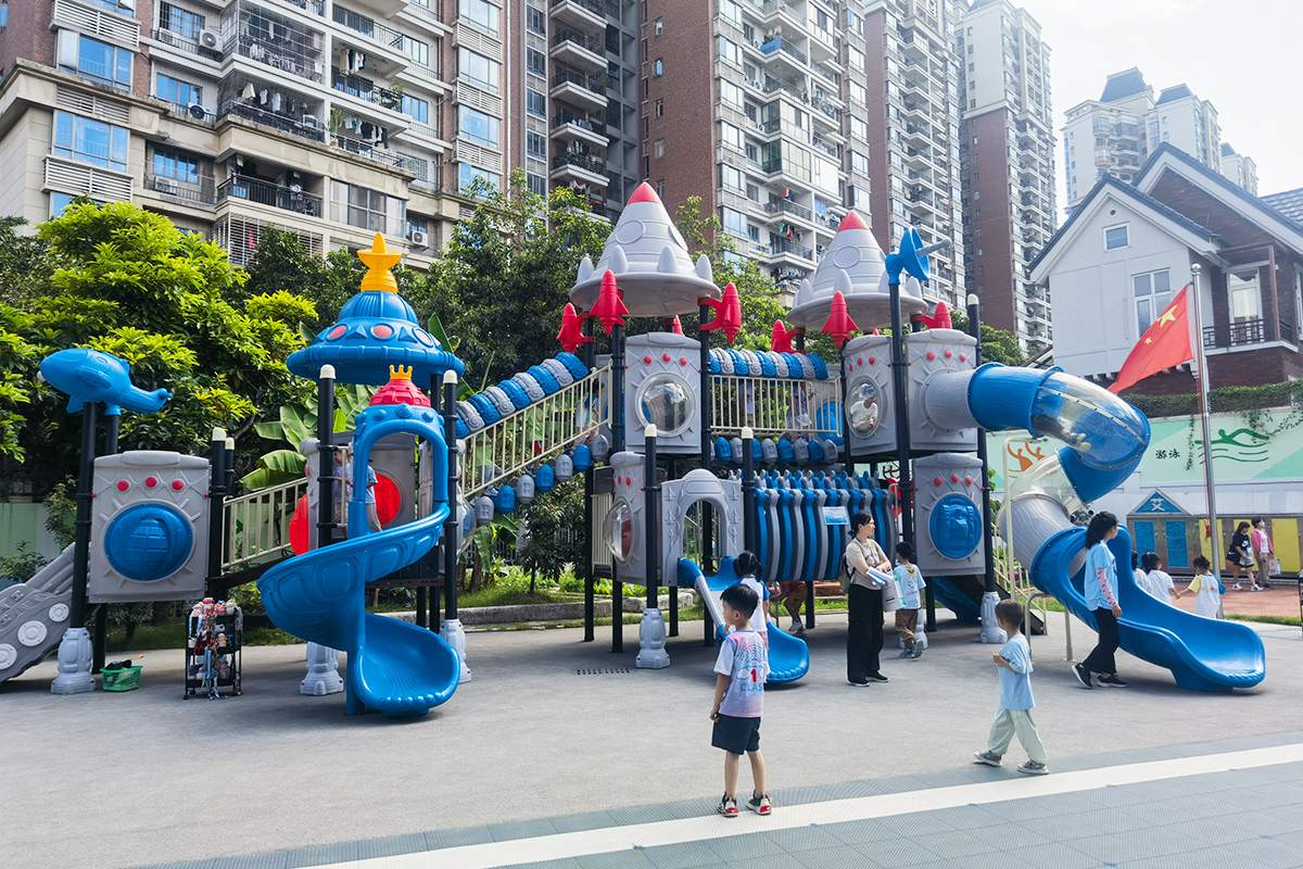 kids space playground (1)