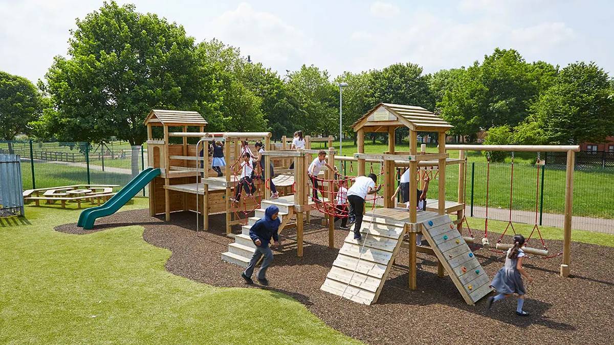Outdoor children's play (1)