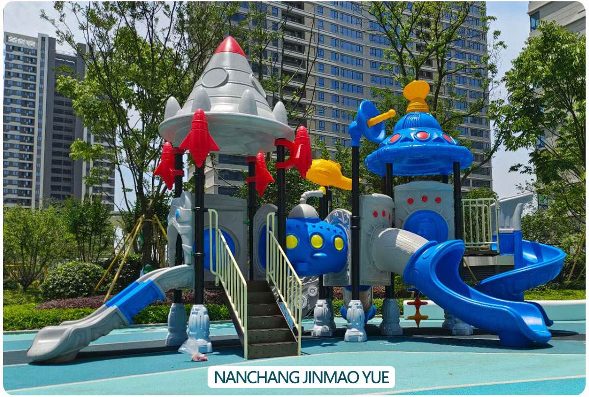 Outdoor playground case study (37)