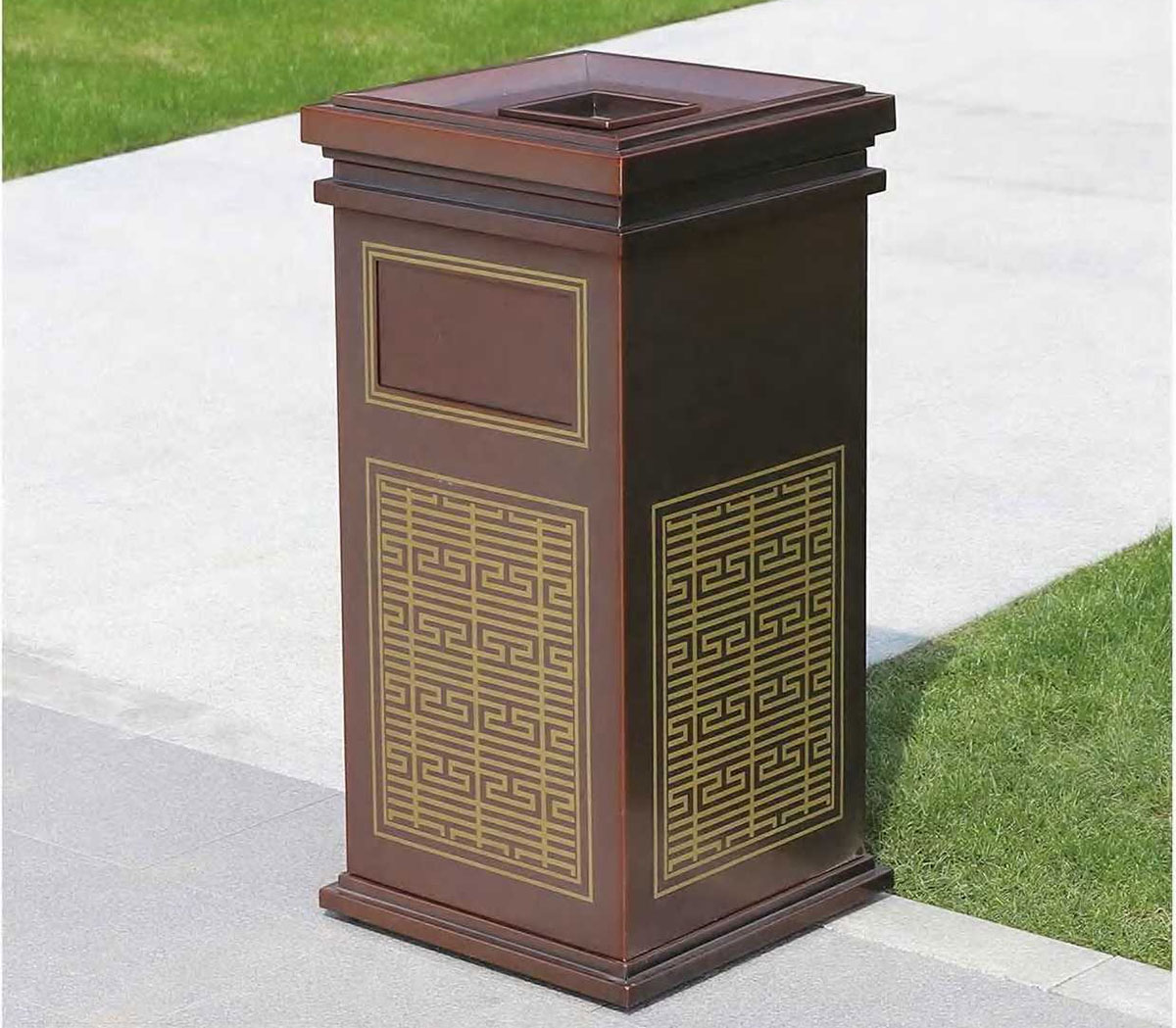 trash bins (2)