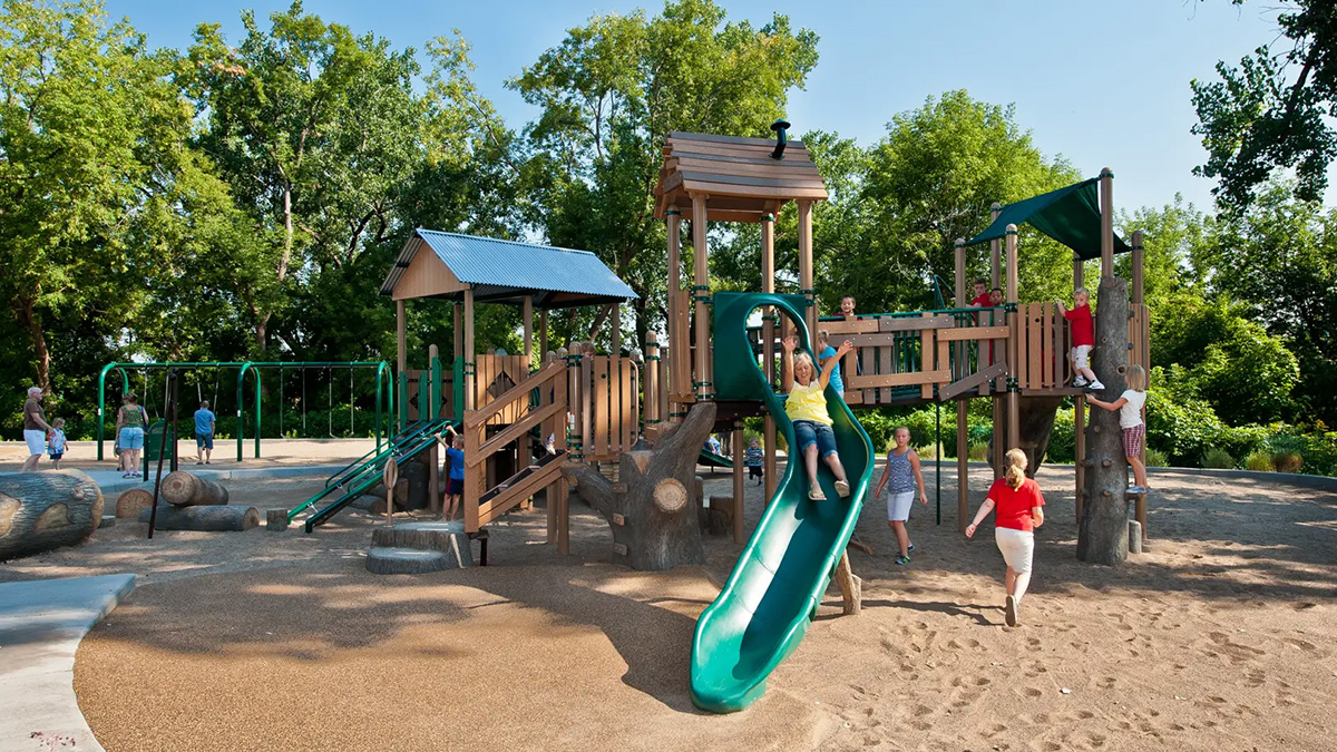 How to choose outdoor children's small rides?