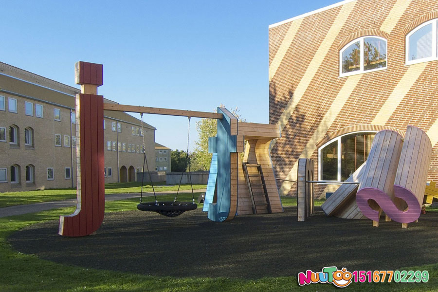 What are the types of play equipment? What functions do it?
