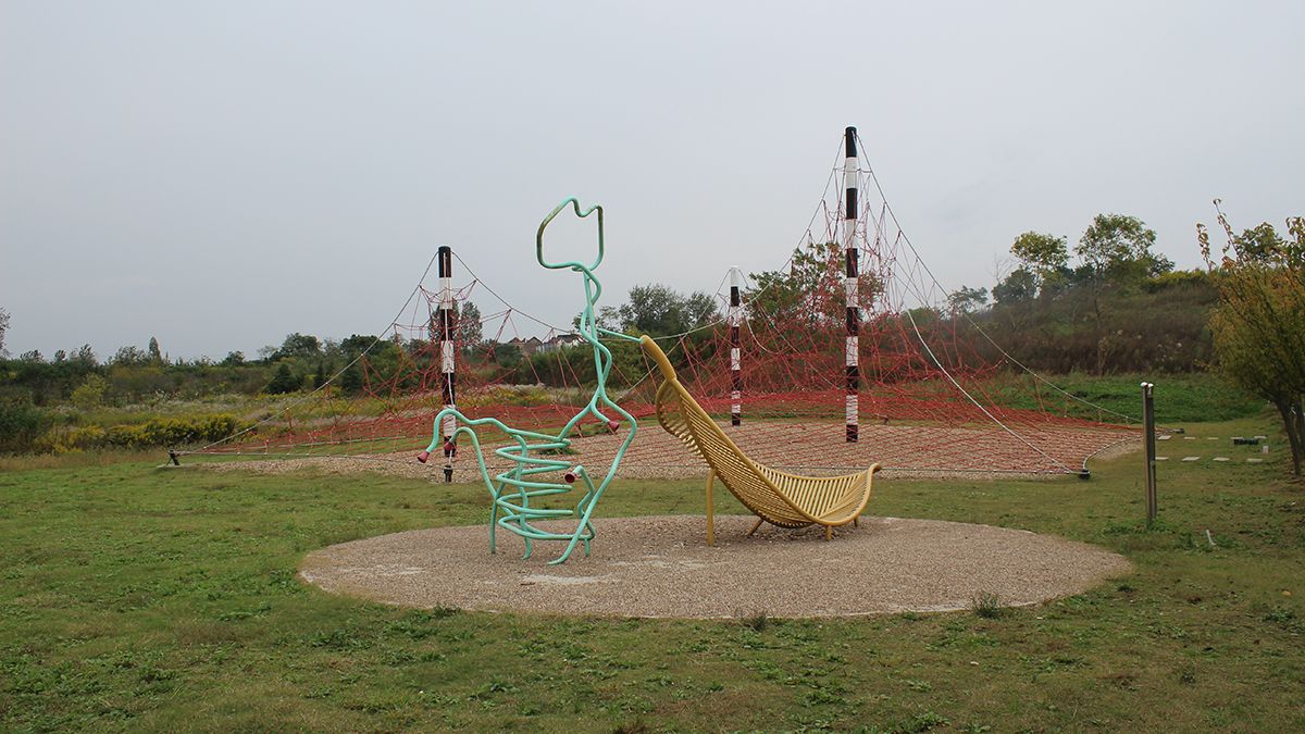 Rope net climbing play equipment (1)
