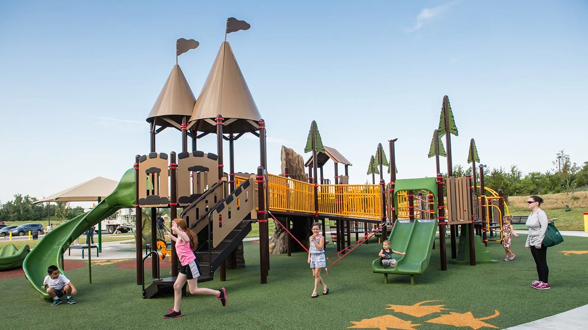 Outdoor Playground Equipment (4)+no power budgie park