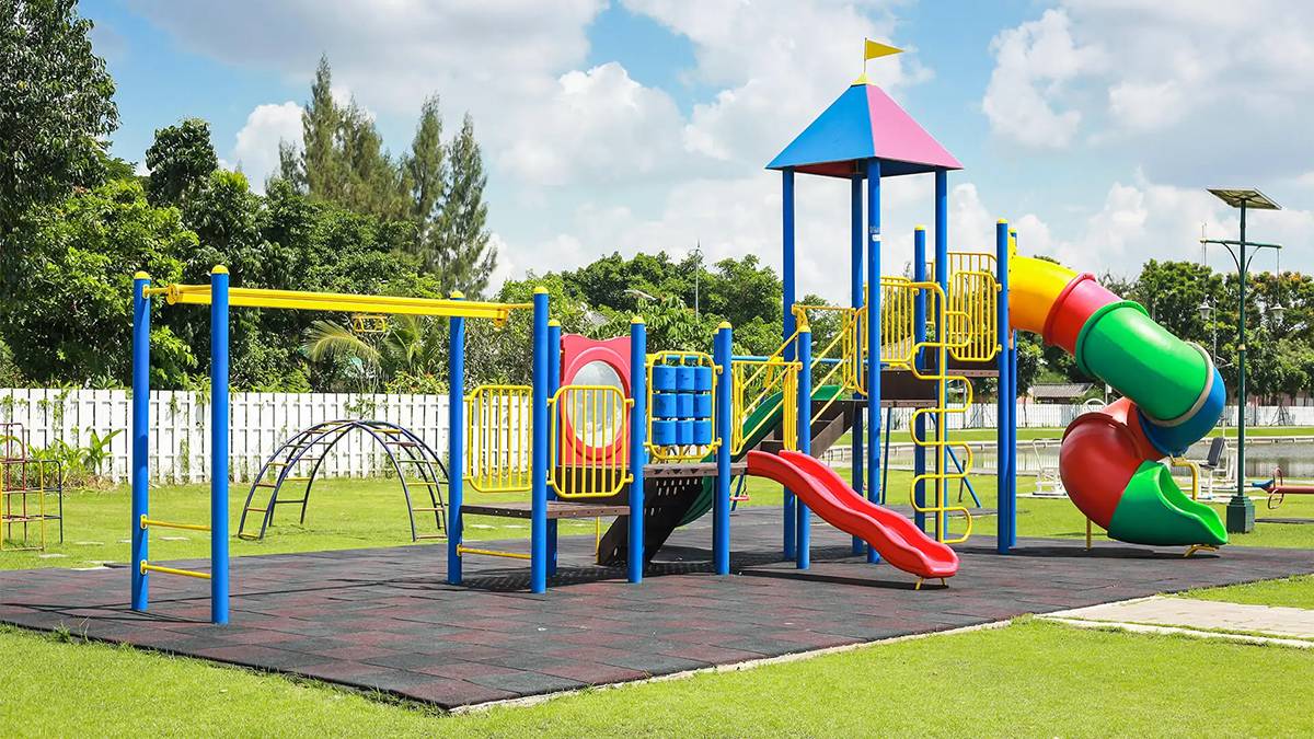 Outdoor children's play (5)