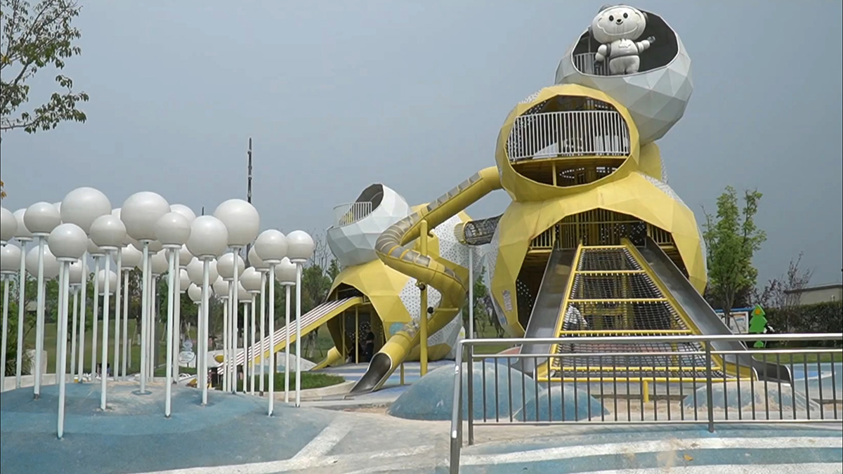 childrens play equipment (4)