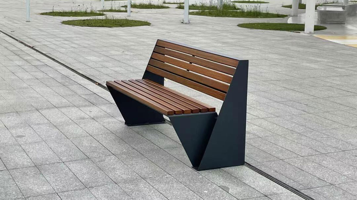 storage bench and sea (1)