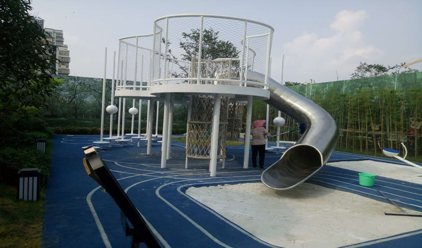 How to hardech the ground outdoor non-powered equipment amusement park?