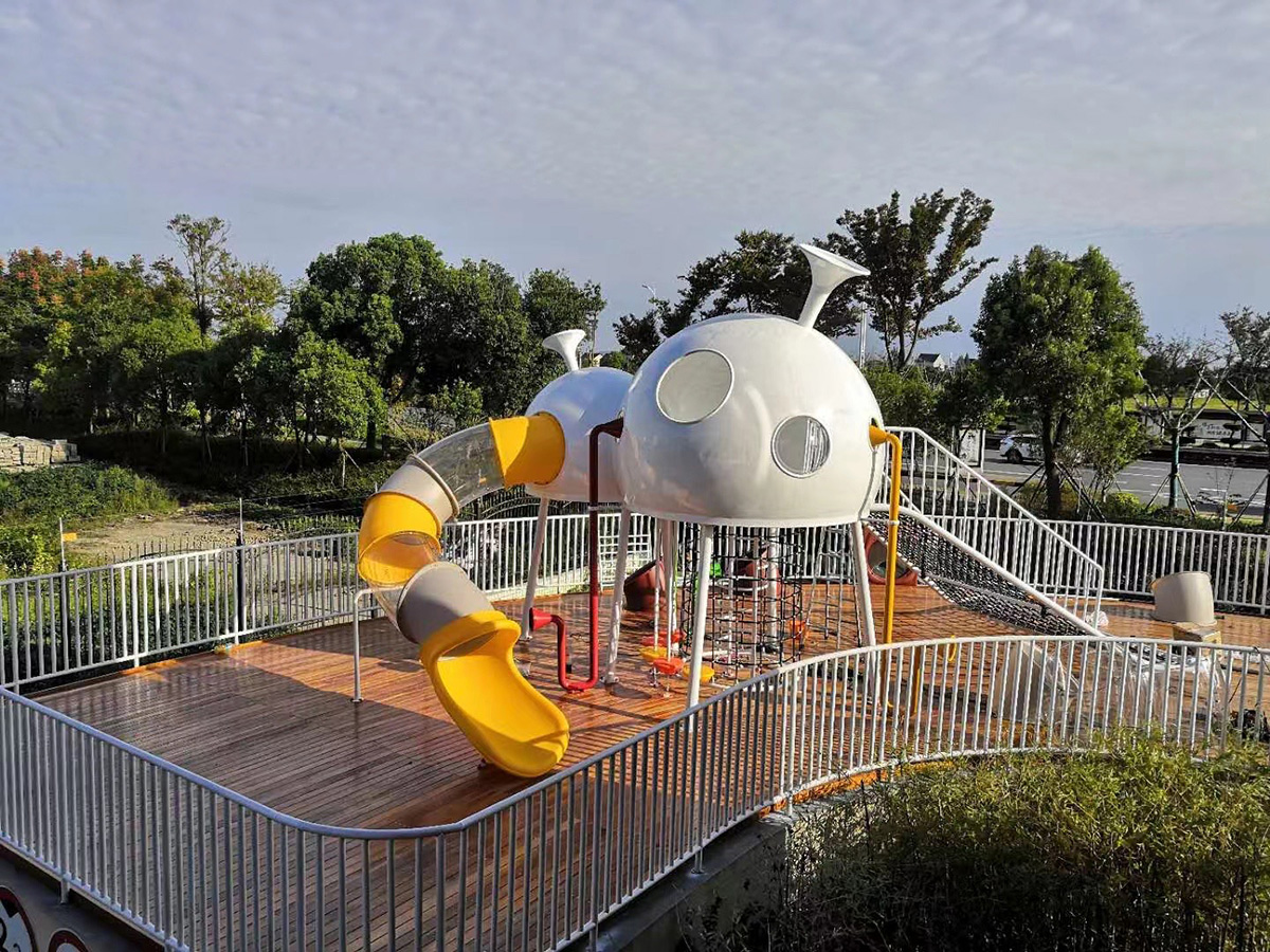 What are the kindergarten outdoor large play equipment?