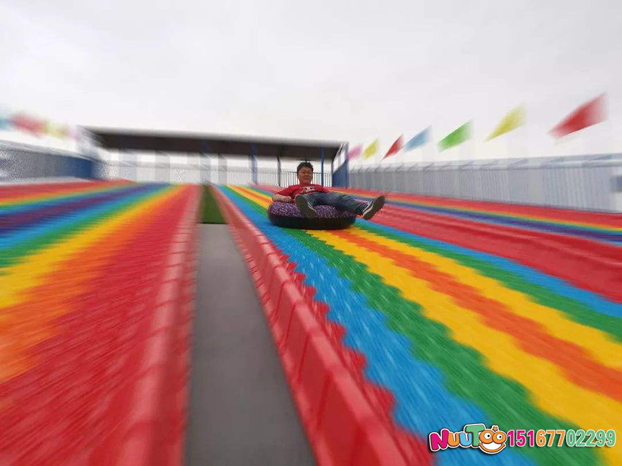 Zhangzhou Rainbow Slide Queue Tour, Holidays are endless